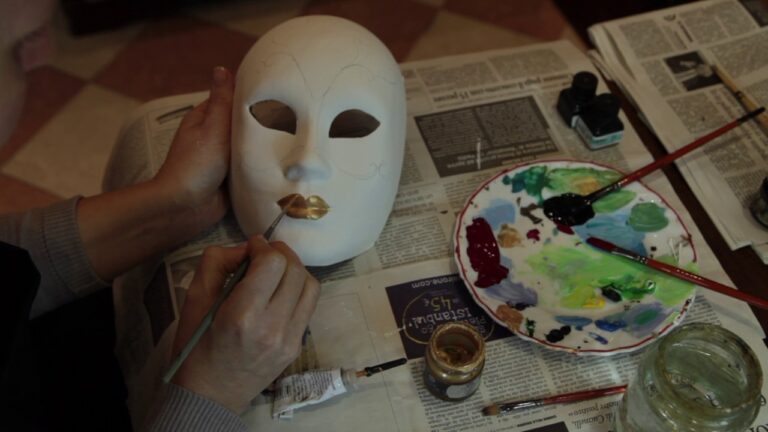 Rivelato il prezzo segreto delle maestose maschere veneziane: un'opportunità da non perdere!