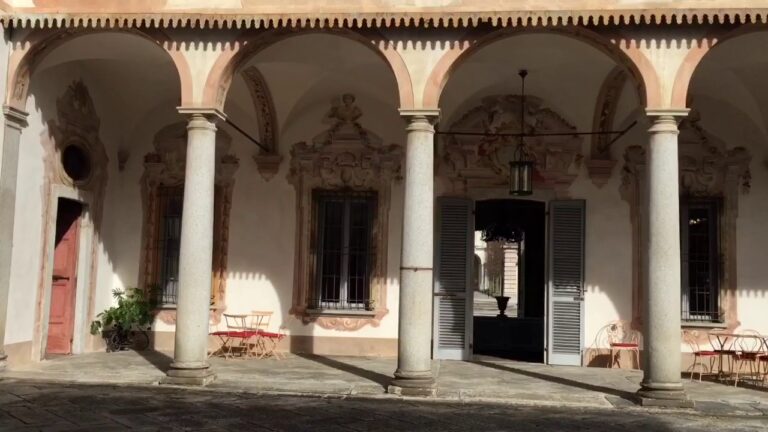 Orari visita Villa della Porta Bozzolo: un tuffo nella storia in 70 caratteri!